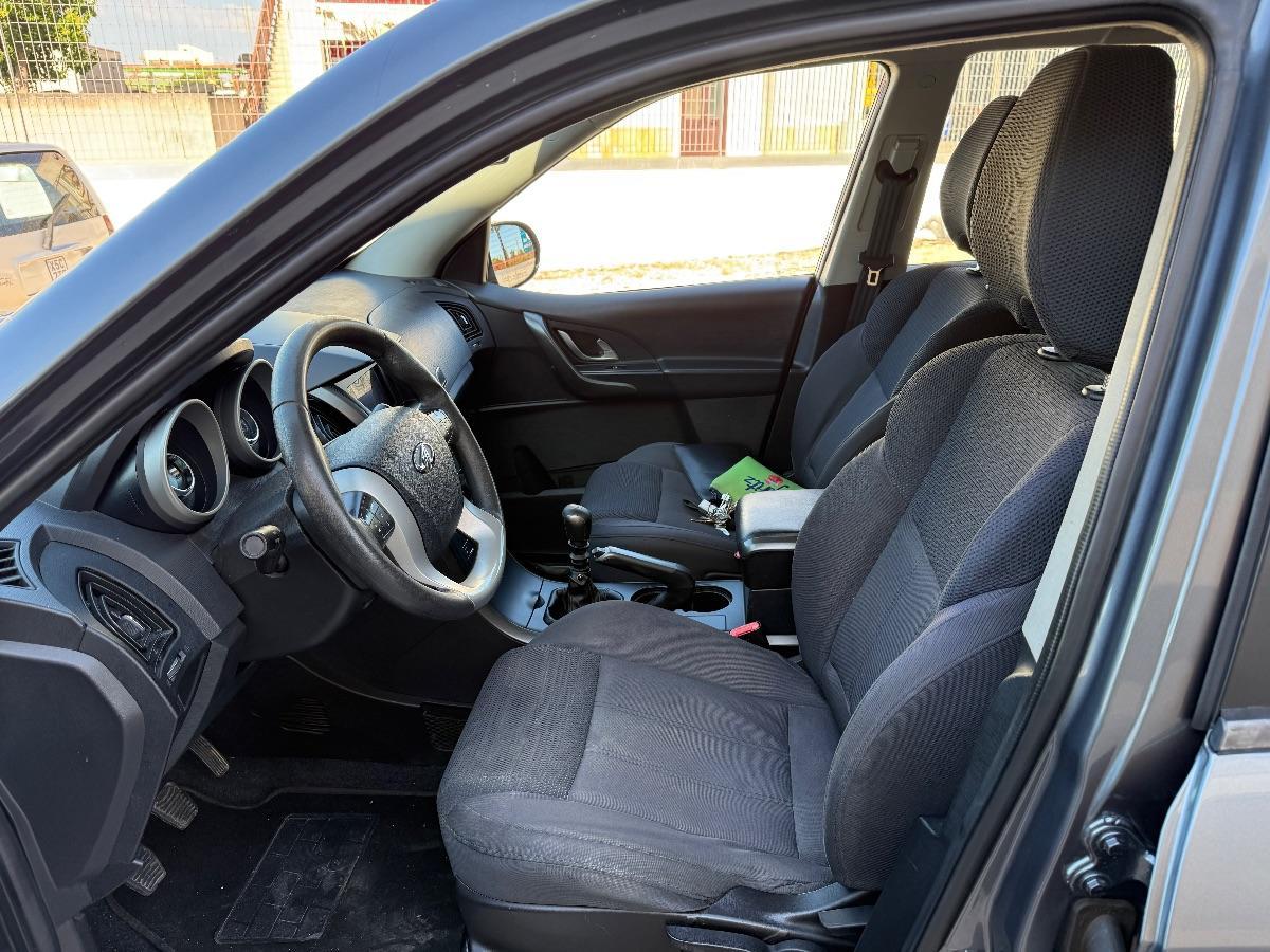 MAHINDRA - XUV500 - 2.2 16V FWD W8