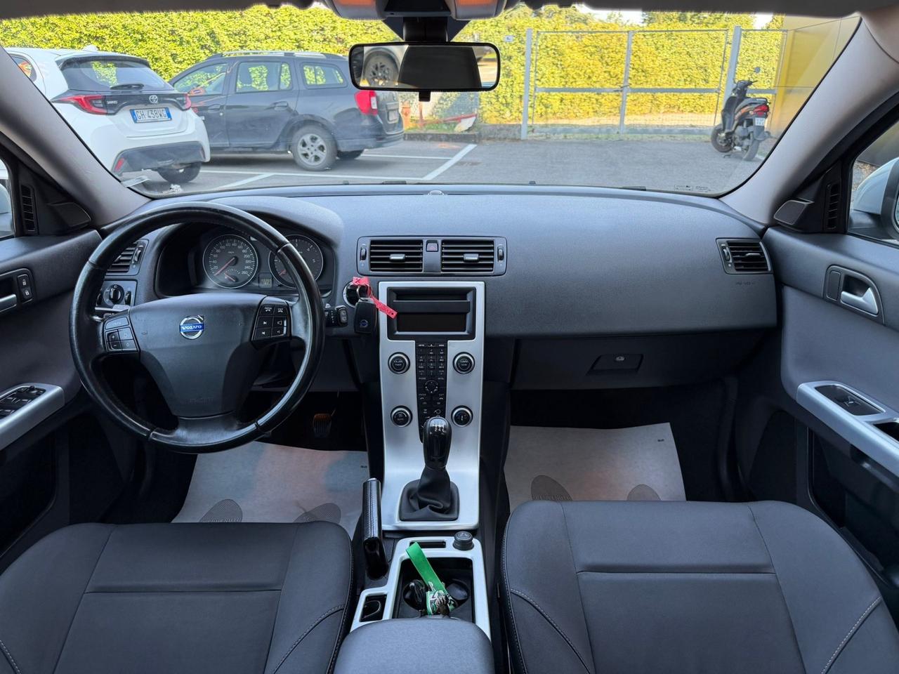 Volvo V50 D2 R-design