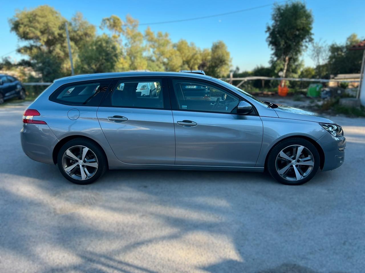 PEUGEOT 308 1.2 SW Pure tech- 2015