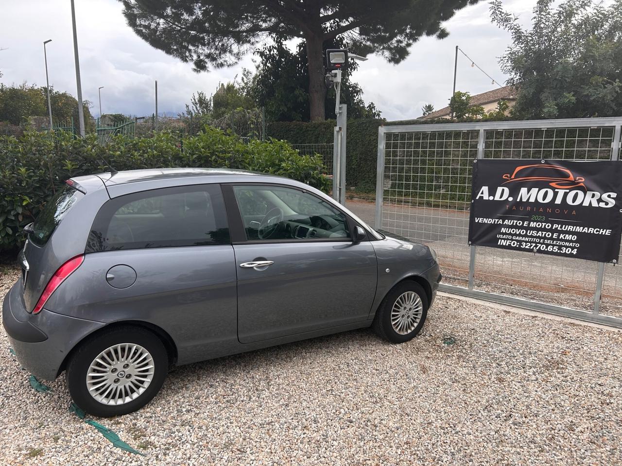 Lancia Ypsilon 1.2 16V Platino