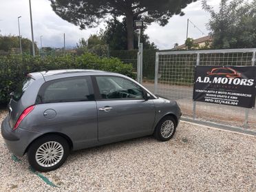 Lancia Ypsilon 1.2 16V Platino