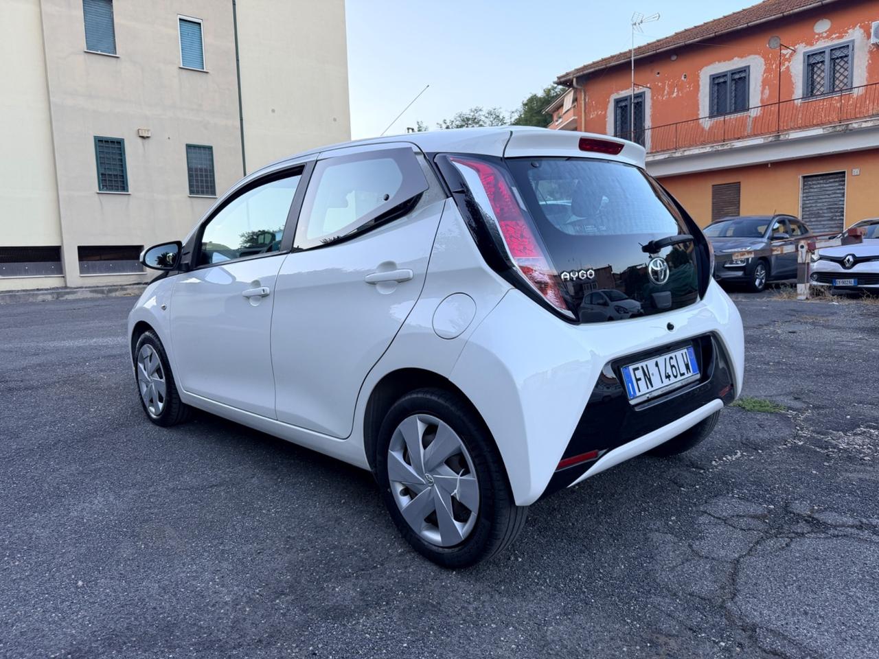 Toyota Aygo 1.0 VVT-i 69 CV 5 porte x-play TSS MMT