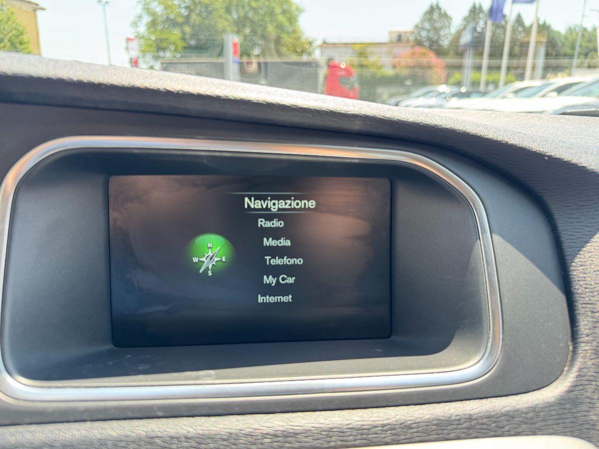 VOLVO - V40 - D2 Summum