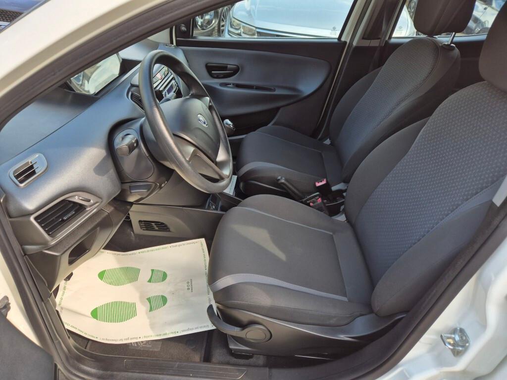 Lancia Ypsilon 1.2 69 CV 5 porte 27.000 KM