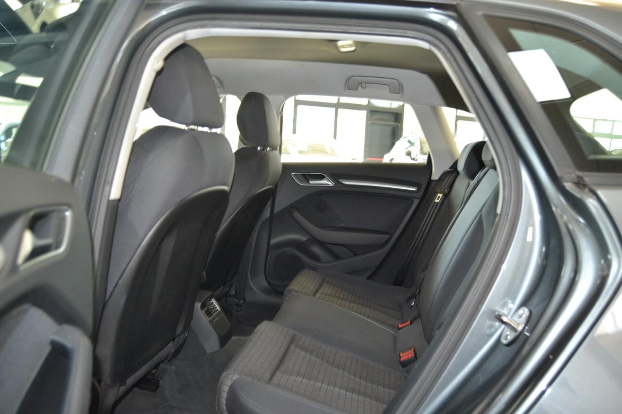 Audi A3 SPB 1.6 TDI S Tronic Sport Navi/Xenon/C.Auto