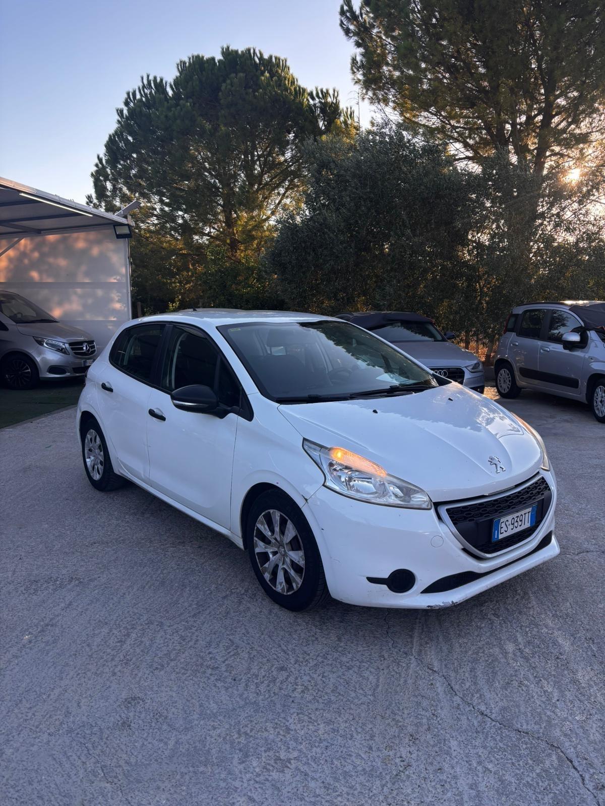 Peugeot 208 1.4 HDi 68 CV 5 porte Allure