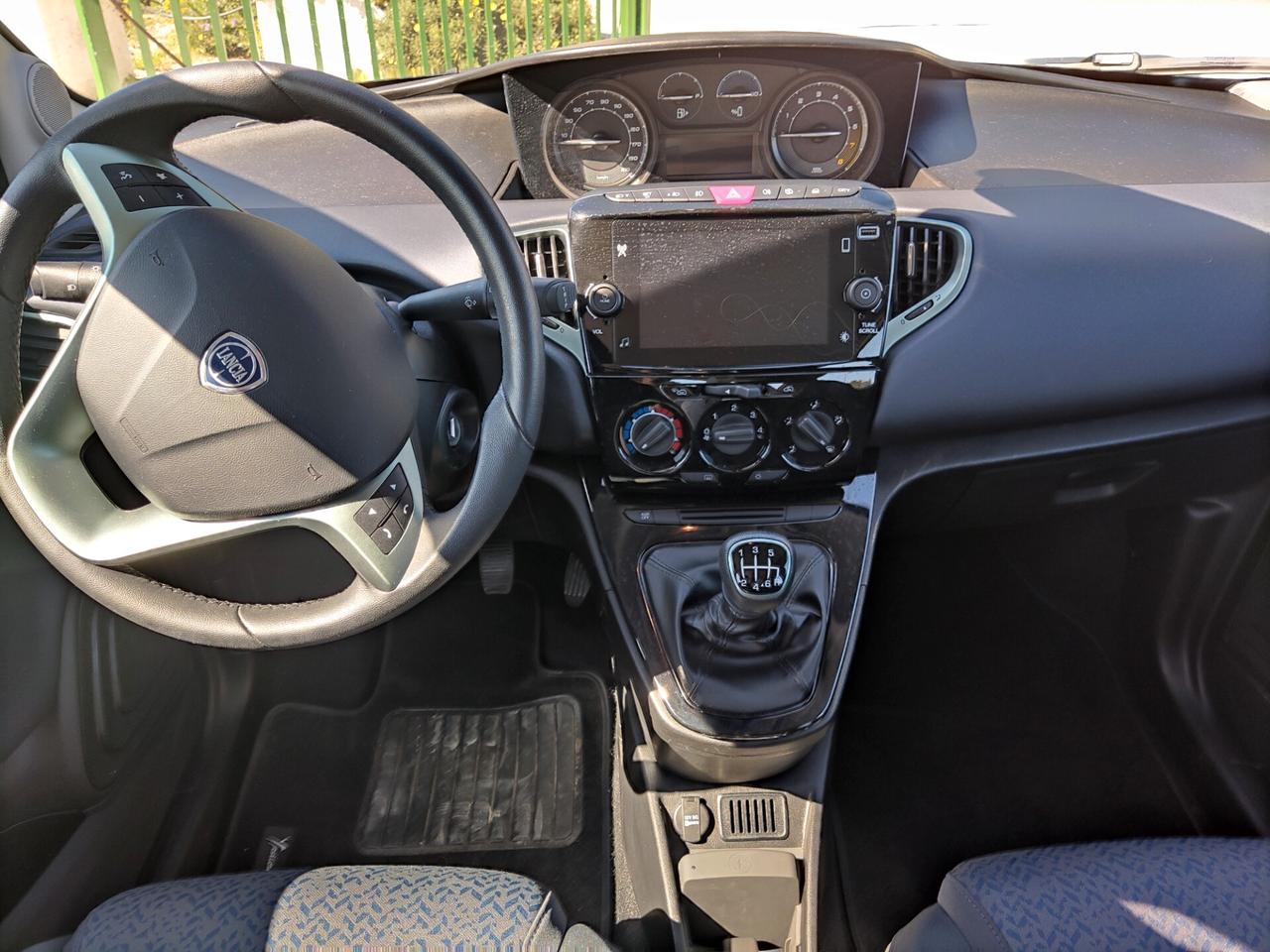 Lancia Ypsilon 1.0 FireFly 5 porte S&S Hybrid Gold