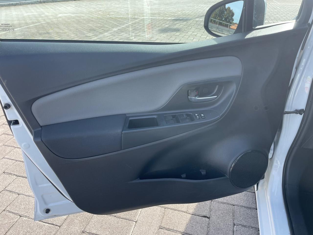 Toyota Yaris 1.5 Full Hybrid 5 porte Active 12 MESI GARANZIA