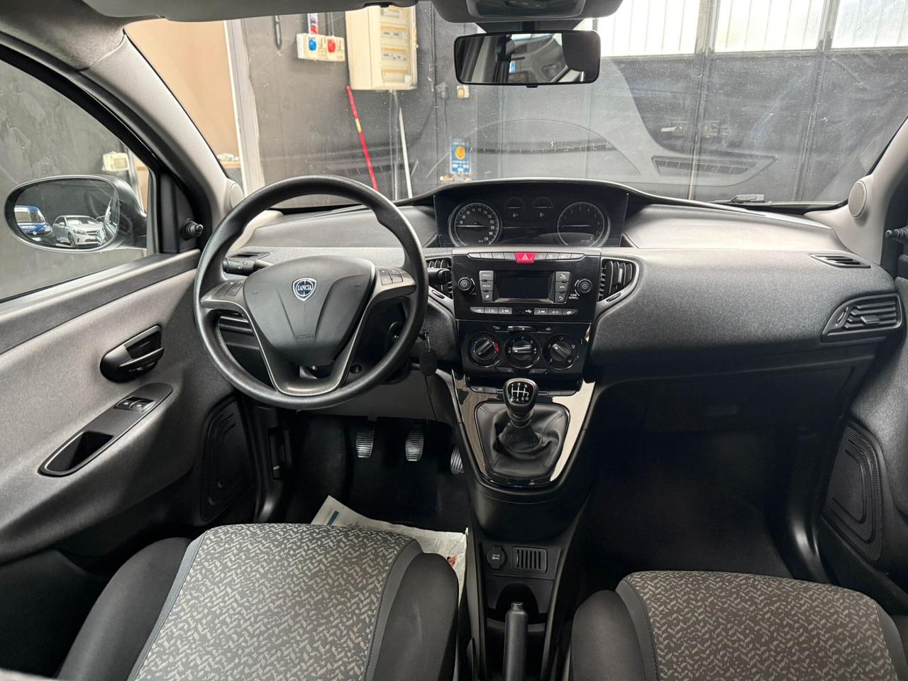 Lancia Ypsilon 1.0 FireFly 5 porte S&S Hybrid Ecochic Silver
