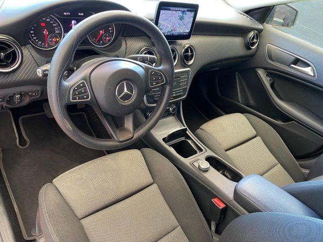 MERCEDES-BENZ GLA 200 d Business * AUTOMATICA *