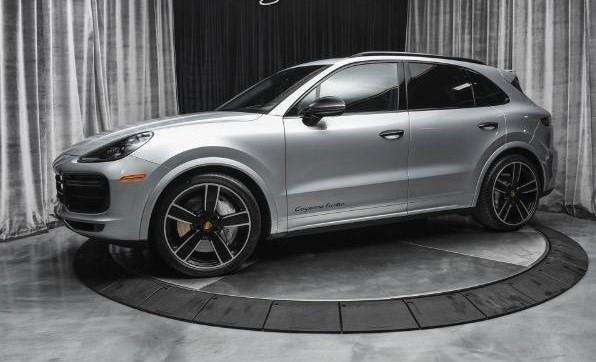 PORSCHE CAYENNE 4.0 V8 TURBO NOLEGGIO LUNGO TERMINE