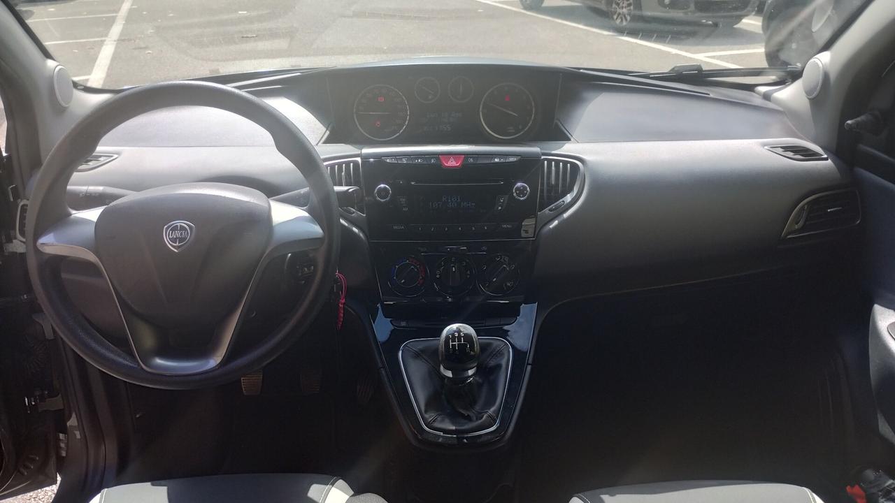 Lancia Ypsilon 1.2 69 CV 5 porte Elefantino NEOPATENTATI