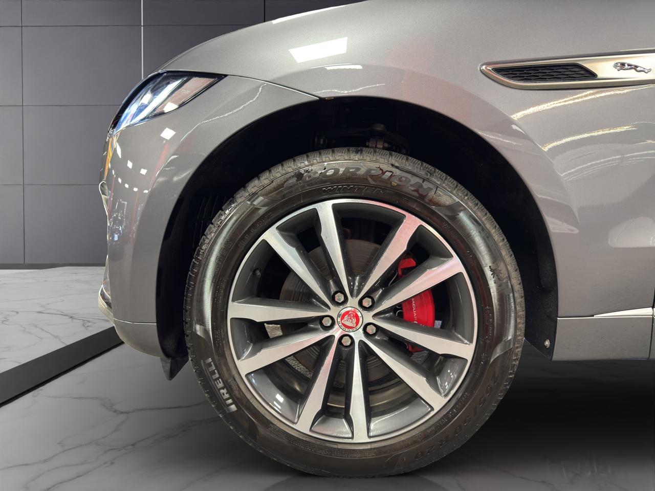 Jaguar F-Pace 2.0d i4 mhev R-Dynamic SE awd 204cv auto