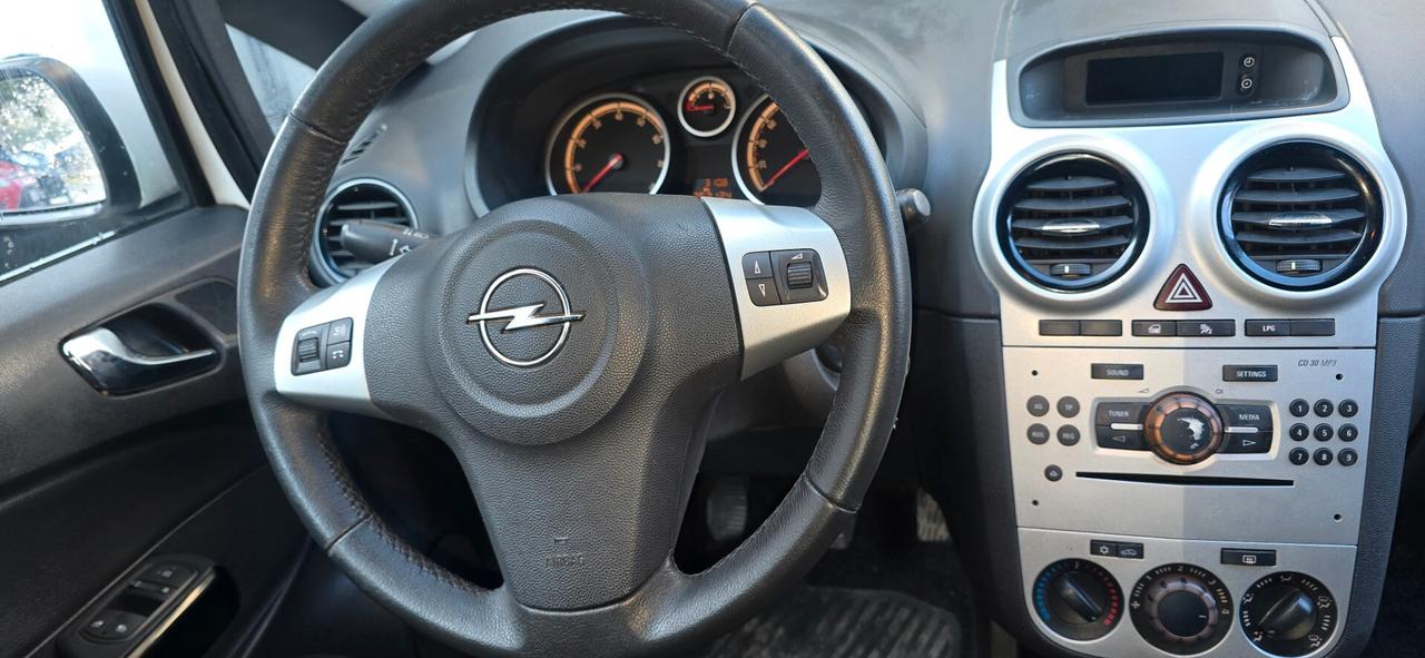 Opel Corsa 1.2 85CV 5 porte GPL-TECH Edition