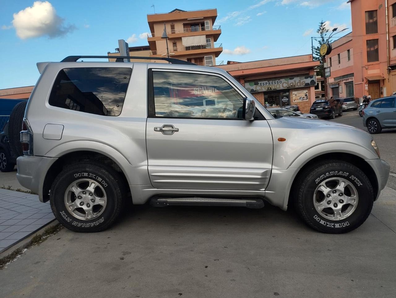 Mitsubishi Pajero 3.2 16V DI-D 3p. GLS2 Autocarro
