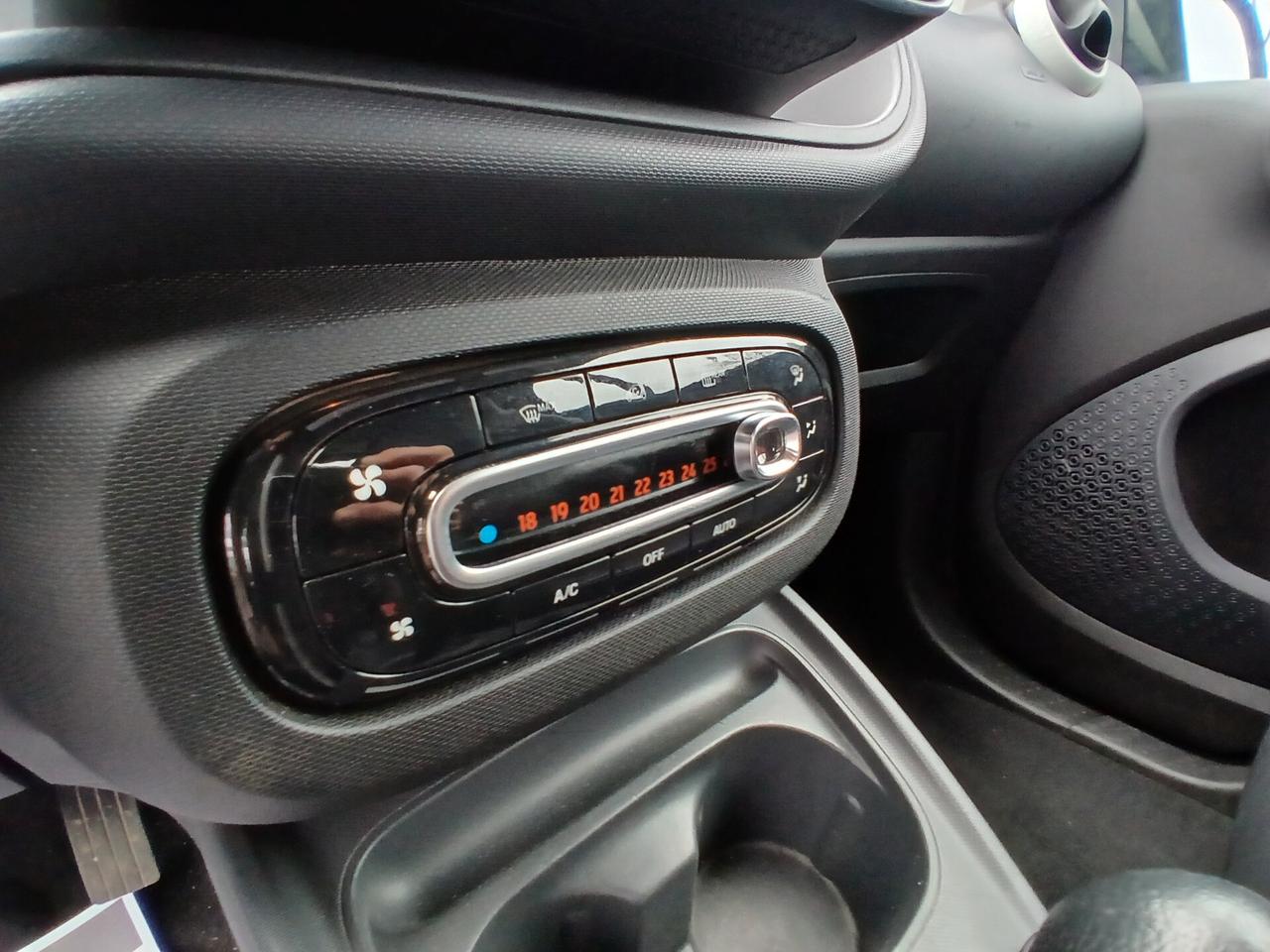 Smart ForTwo 70 1.0 twinamic Youngster pelle navi