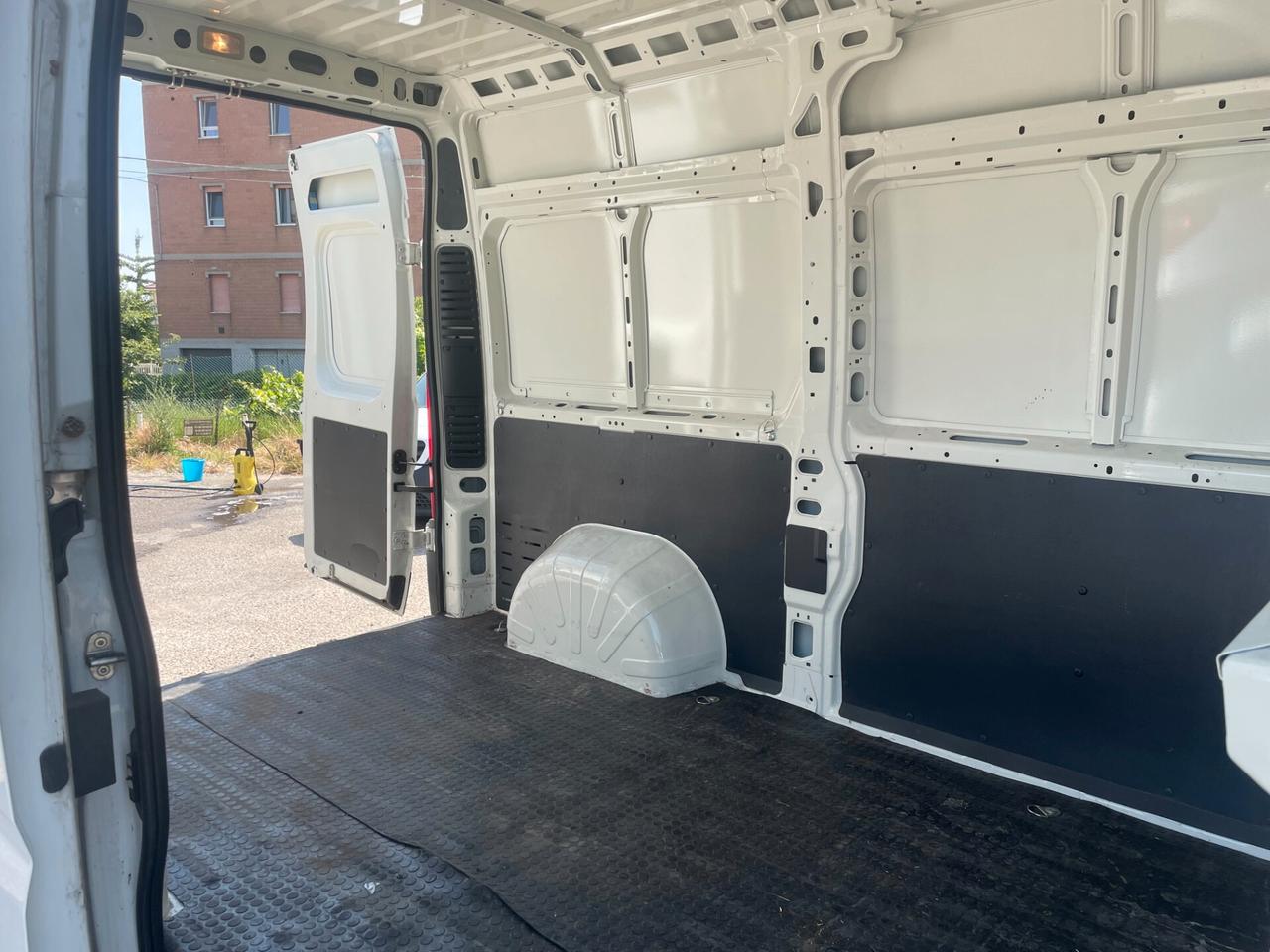 Peugeot Boxer 335 2.0 BlueHDi 130CV L2H2 IVA ESCLUSA