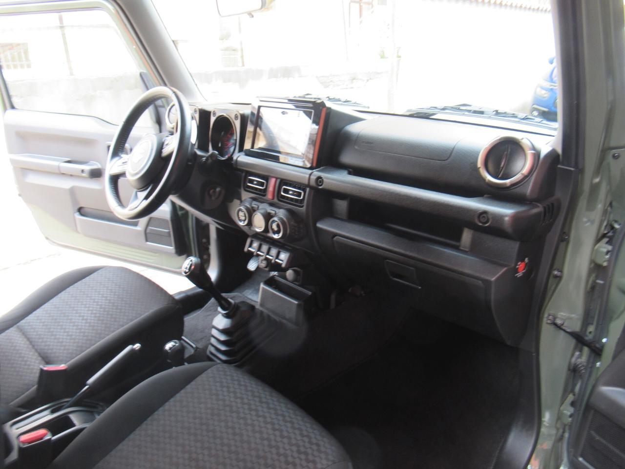 Suzuki Jimny 1.5 5MT Top