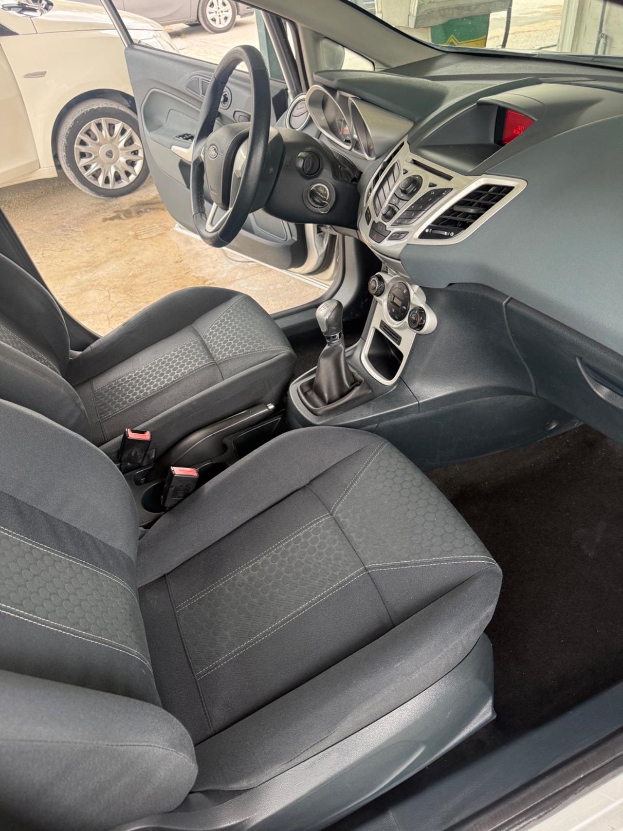 Ford Fiesta Diesel titanium 1.4 TDCi NEOPATENTATI