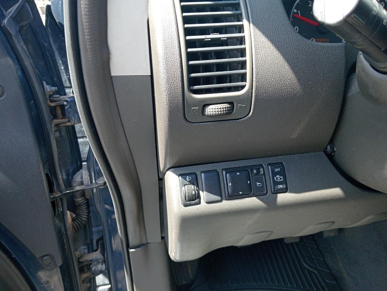 Nissan Pathfinder 2.5 dCi SE gancio traino a libretto