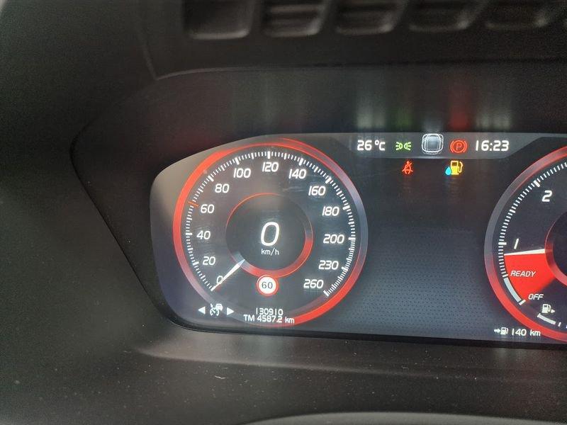 Volvo XC90 D5 AWD Geartronic 7 posti Momentum Euro 6 D-Temp