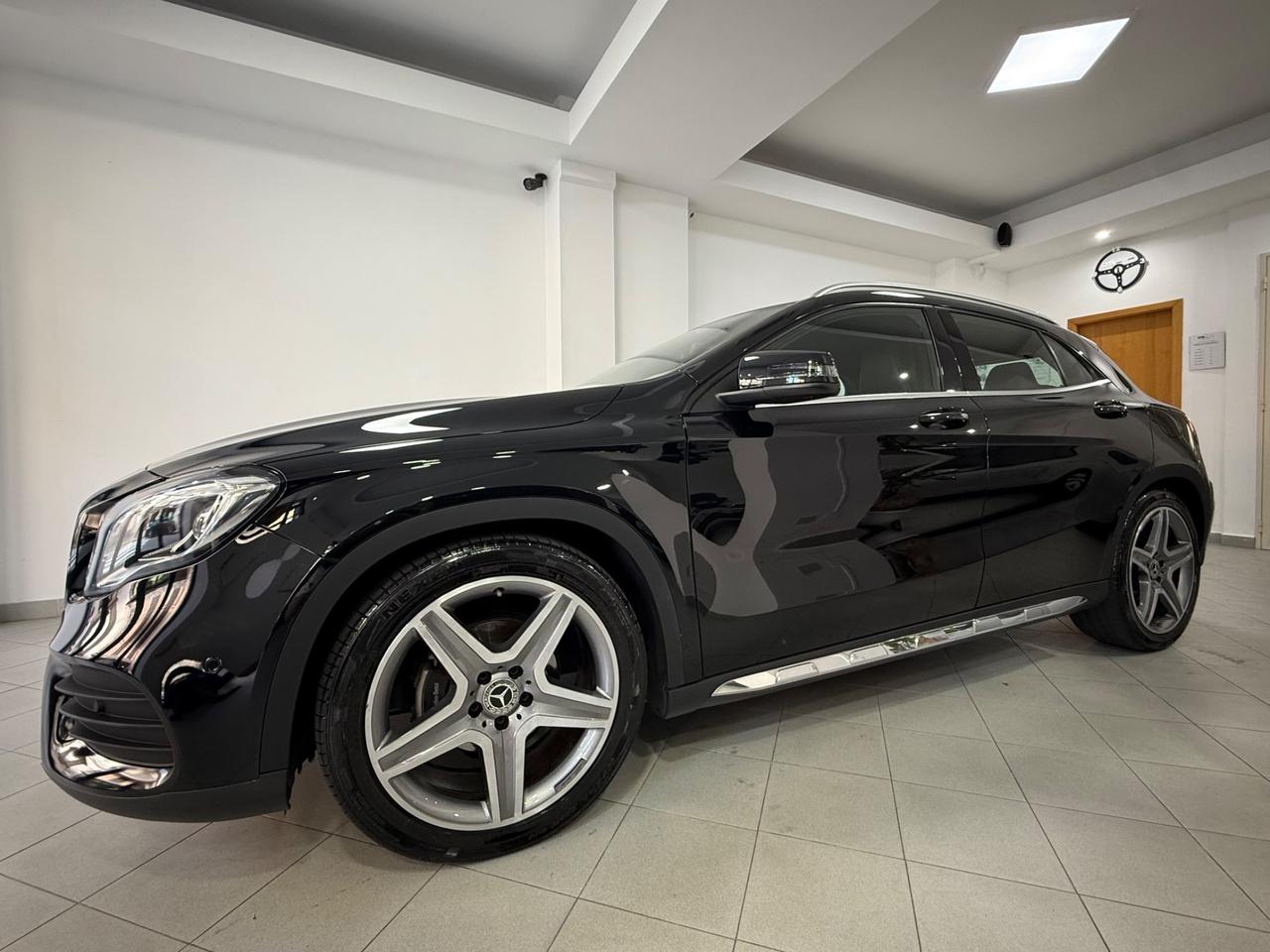 MERCEDES- BENZ GLA 200 D 136CV AMG PREMIUM PLUS 4MATIC
