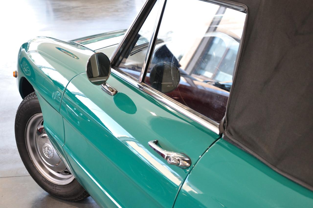 Alfa Romeo Spider 1300 Junior Duetto osso di seppia RIAR conservata