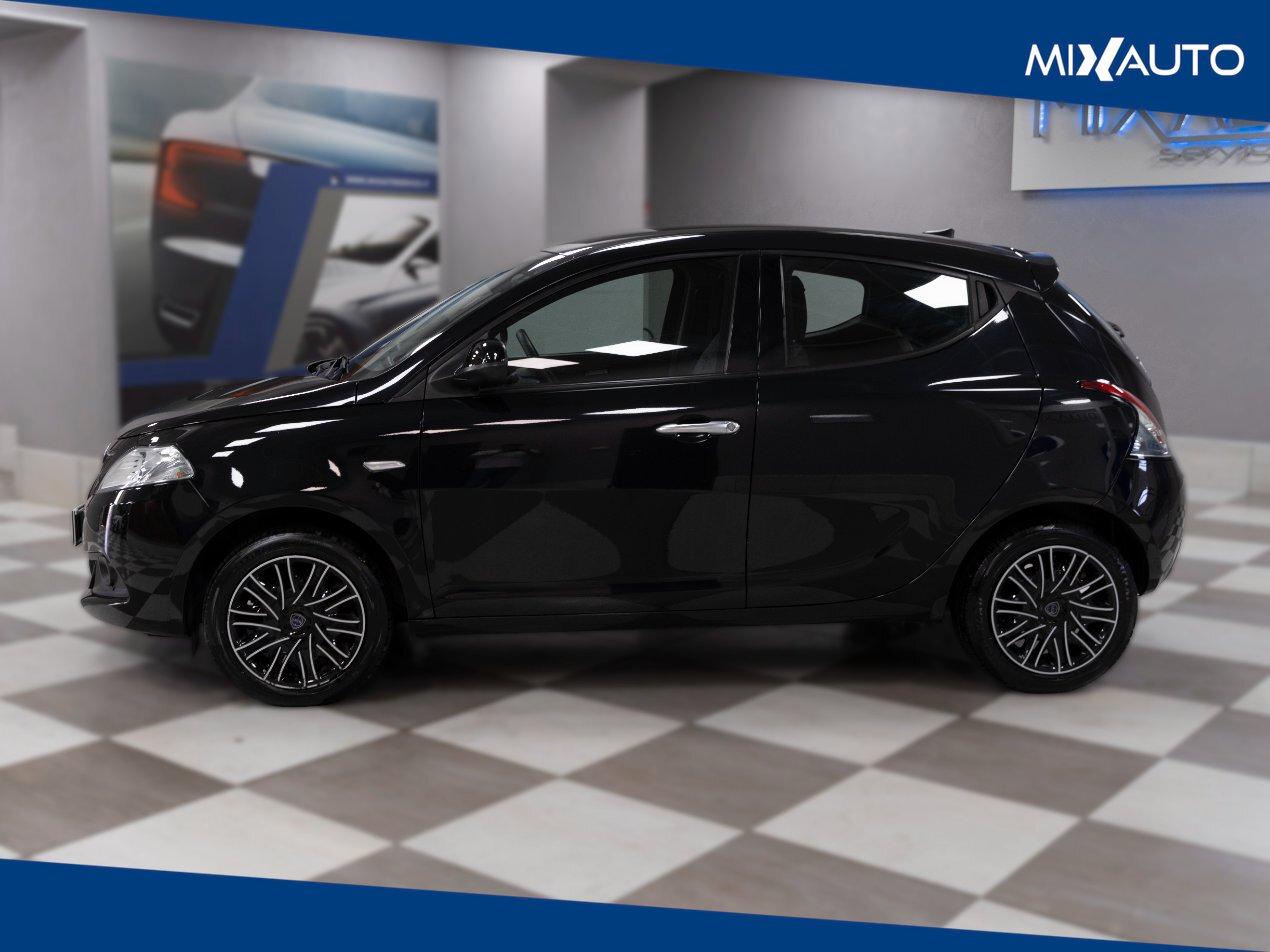 Lancia Ypsilon 1.0 Firefly Hybrid Silver 70CV 5 Porte