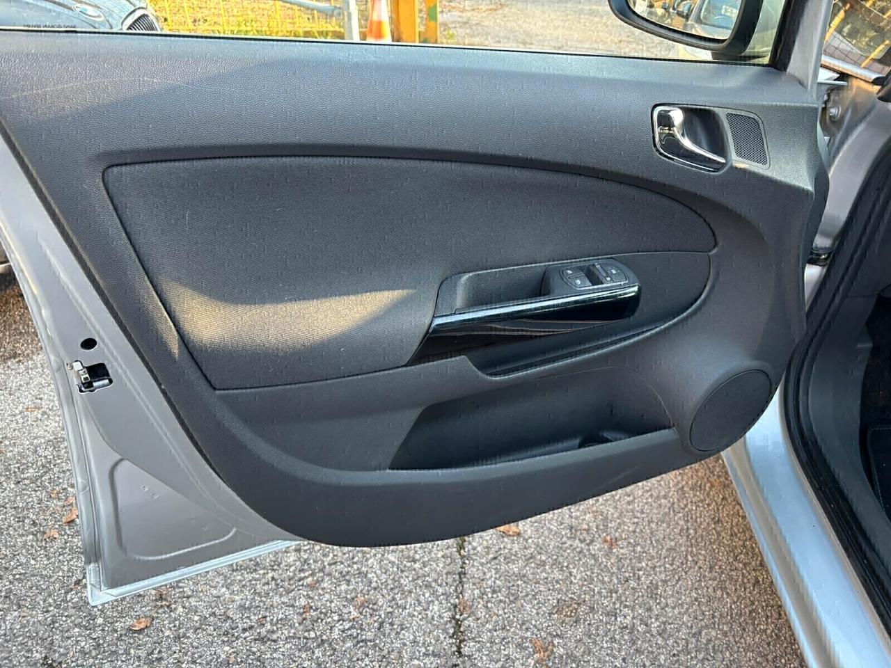 Opel Corsa 1.2 85CV 5 porte GPL- ok Neopatentati