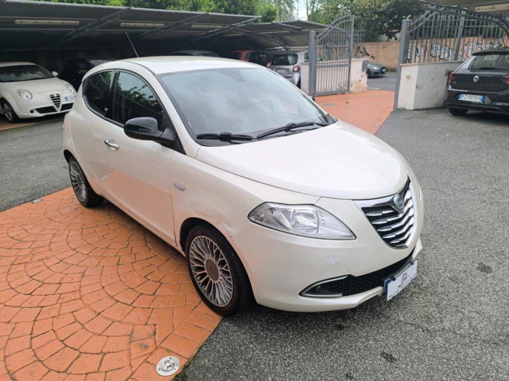 Lancia Ypsilon 0.9 TwinAir 85 CV 5 porte S&S Gold TAGLIANDATA!