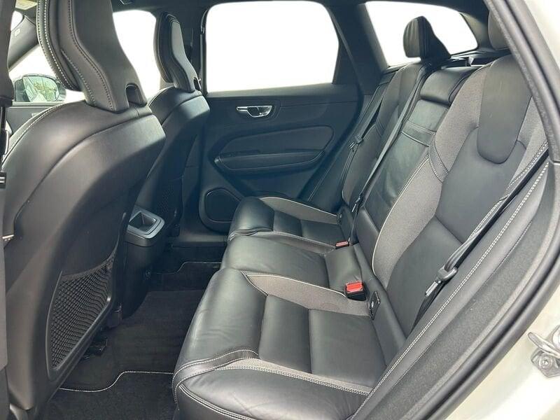 Volvo XC60 B4 197+14 CV AWD Automatica Mild Hybrid Diesel NAVI LED R-design