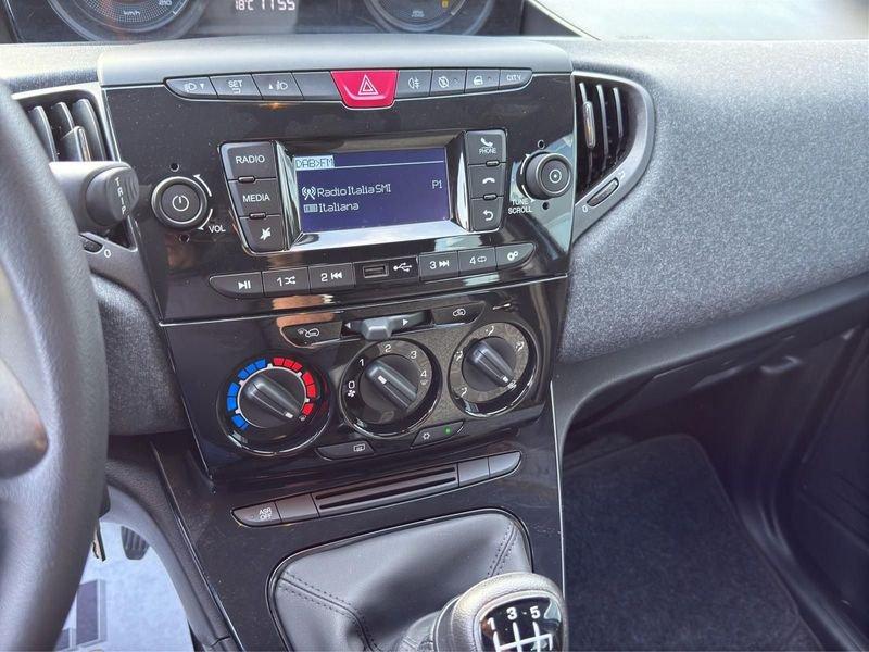 Lancia Ypsilon Ypsilon 5p 1.0 hybrid 70cv 6m Silver Plus