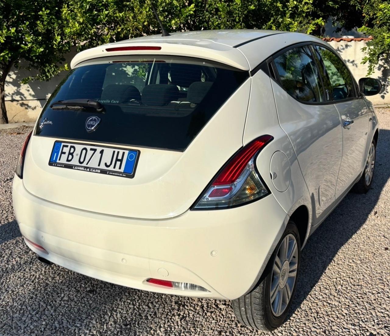 Lancia Ypsilon 1.3 MJT 16V 95 CV 5 porte S&S Silver