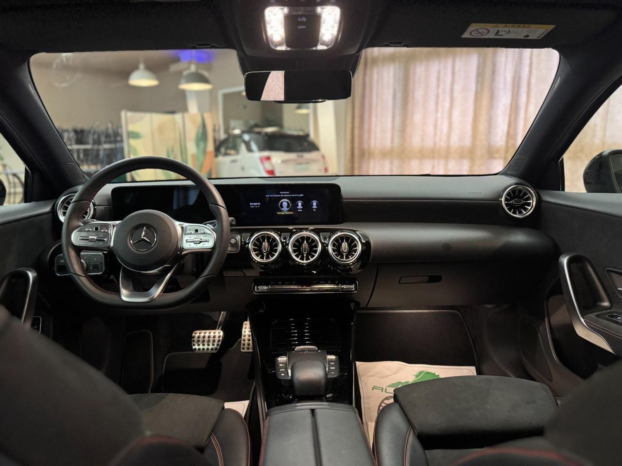 MERCEDES-BENZ A 250 Automatic Premium UniPro Mbux Ambient Light