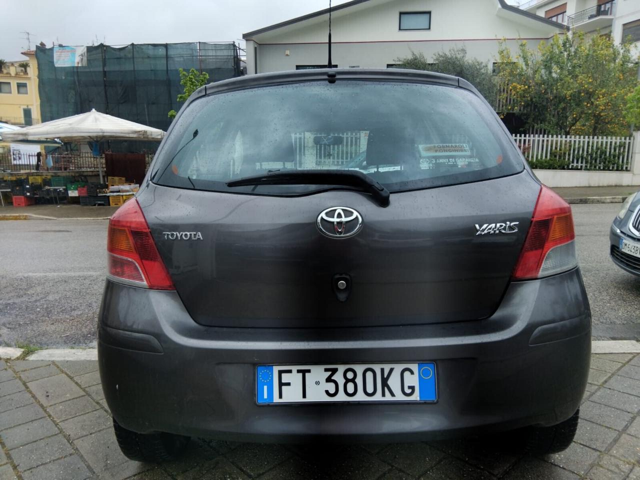 Toyota Yaris 1.0 5 porte Luxury pack