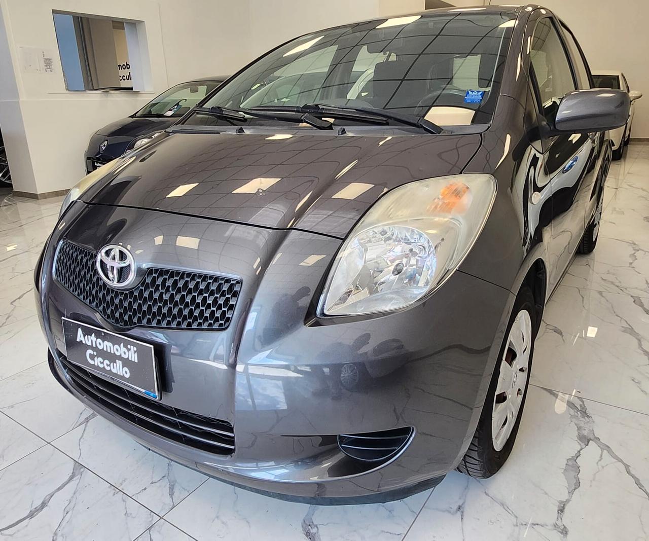Toyota Yaris 1.0 5 porte Sol