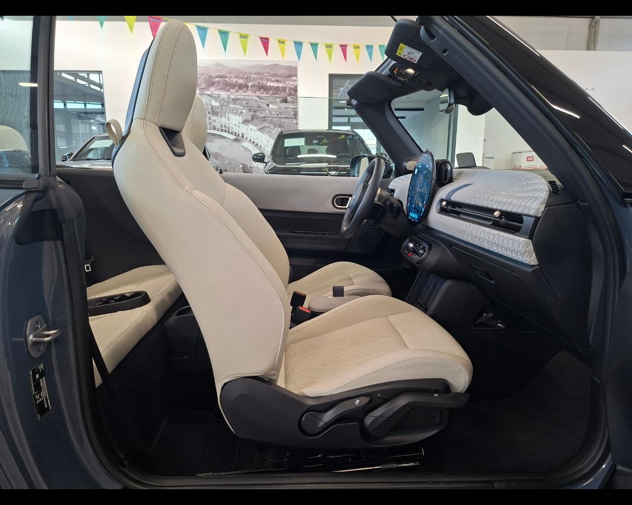 MINI Mini CooperCbr(F67) - Mini Cooper C Favoured Cabrio