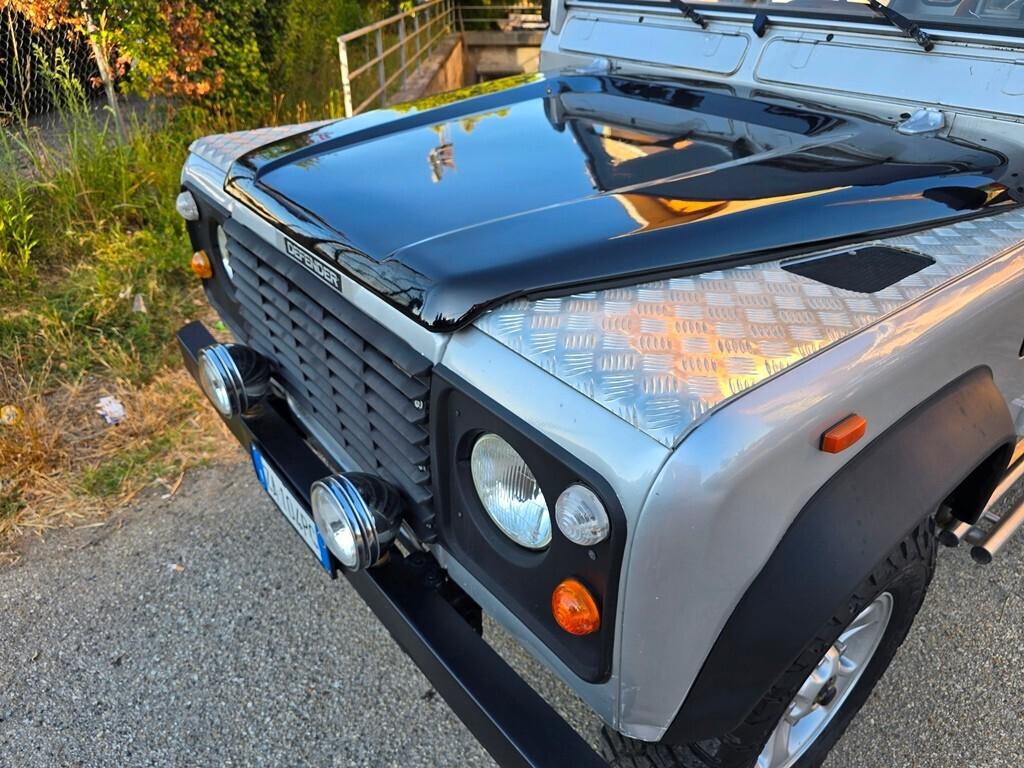 Land Rover Defender 90 TDI 200 RESTAURATA!