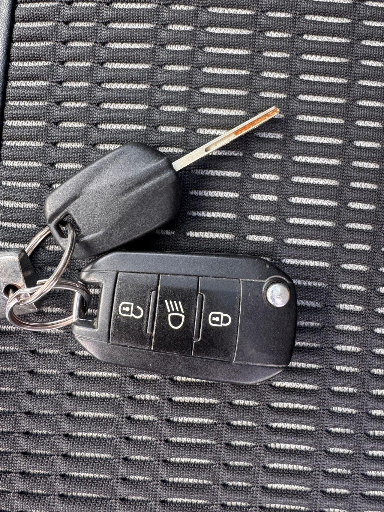 Peugeot 208 1.4 HDi Allure AUTO IN CONTOVENDITA