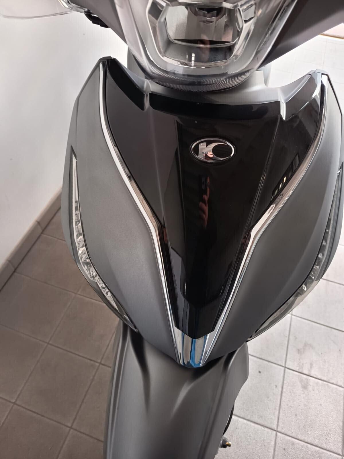 Kymco People 125i € 2.690,00 F.C.