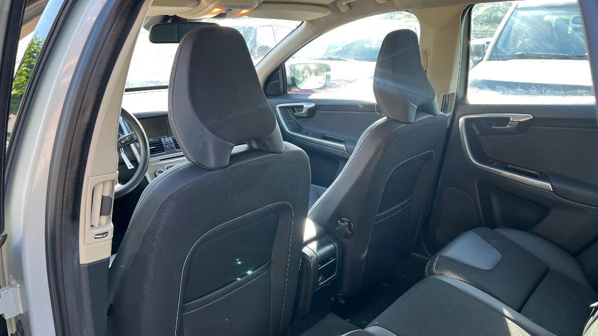 VOLVO - XC60 2.0 d4 Momentum 163cv geartronic