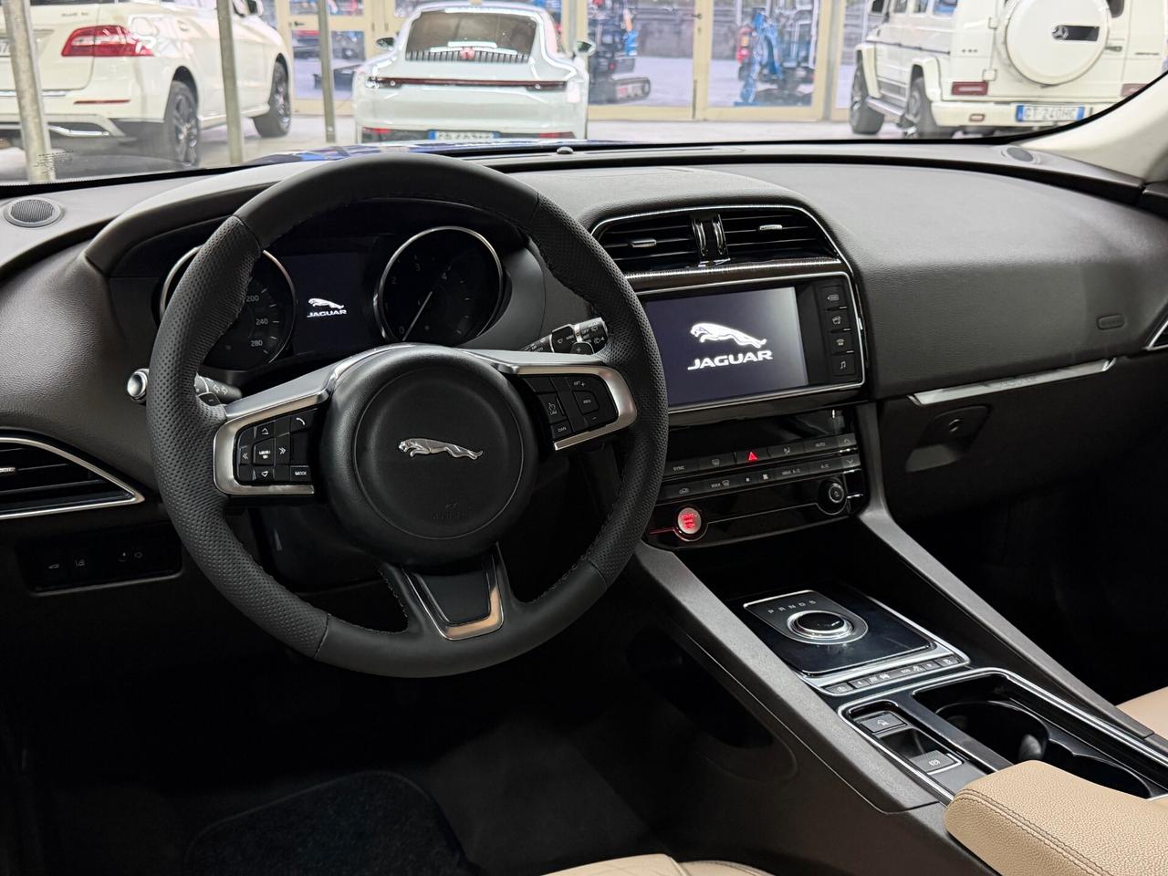 Jaguar F-Pace 2.0 D 180 CV - 24 MESI DI GARANZIA
