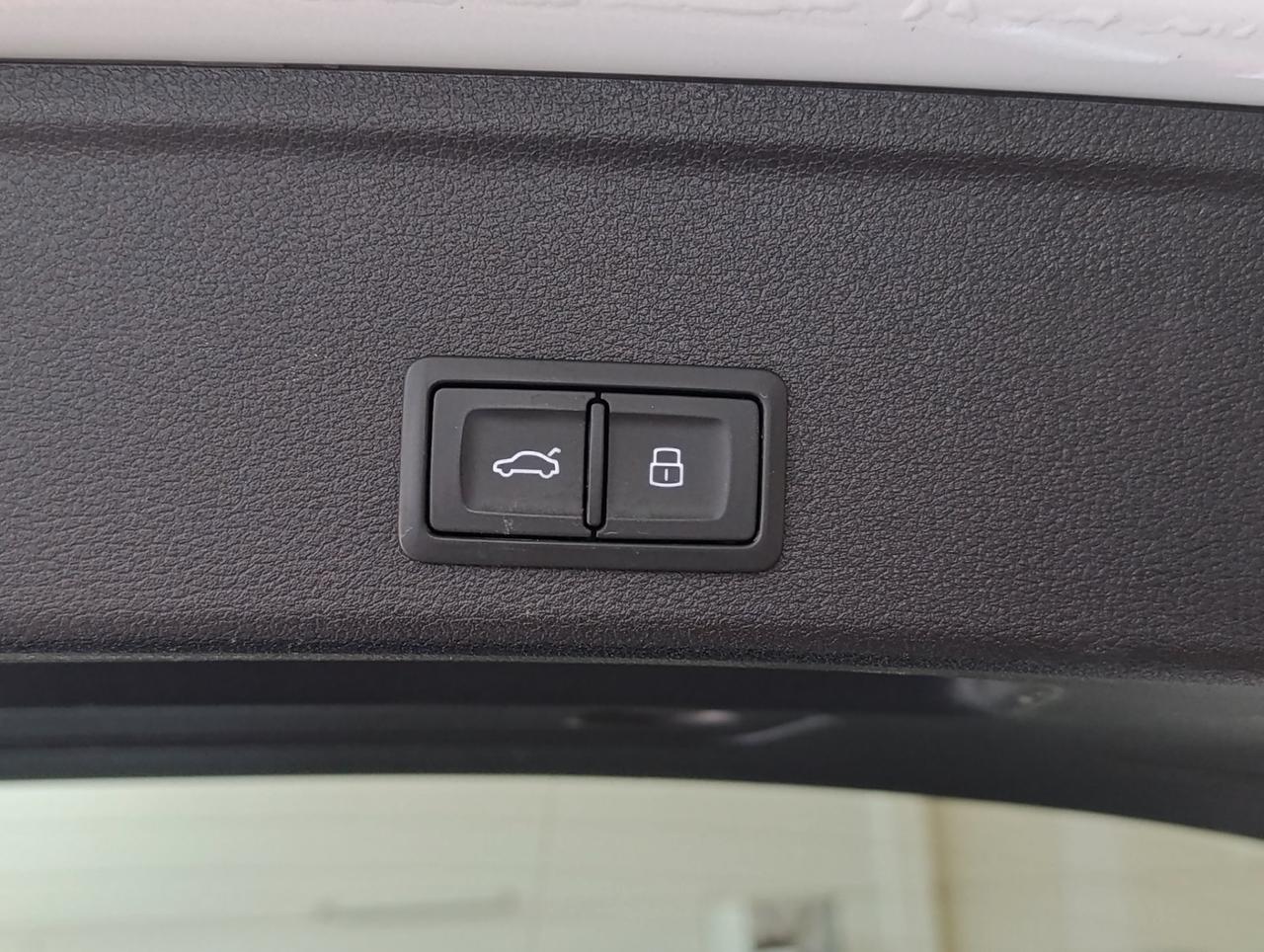 Audi A4 Allroad 40 2.0 tdi mhev Identity Contrast quattro 204cv s-tronic