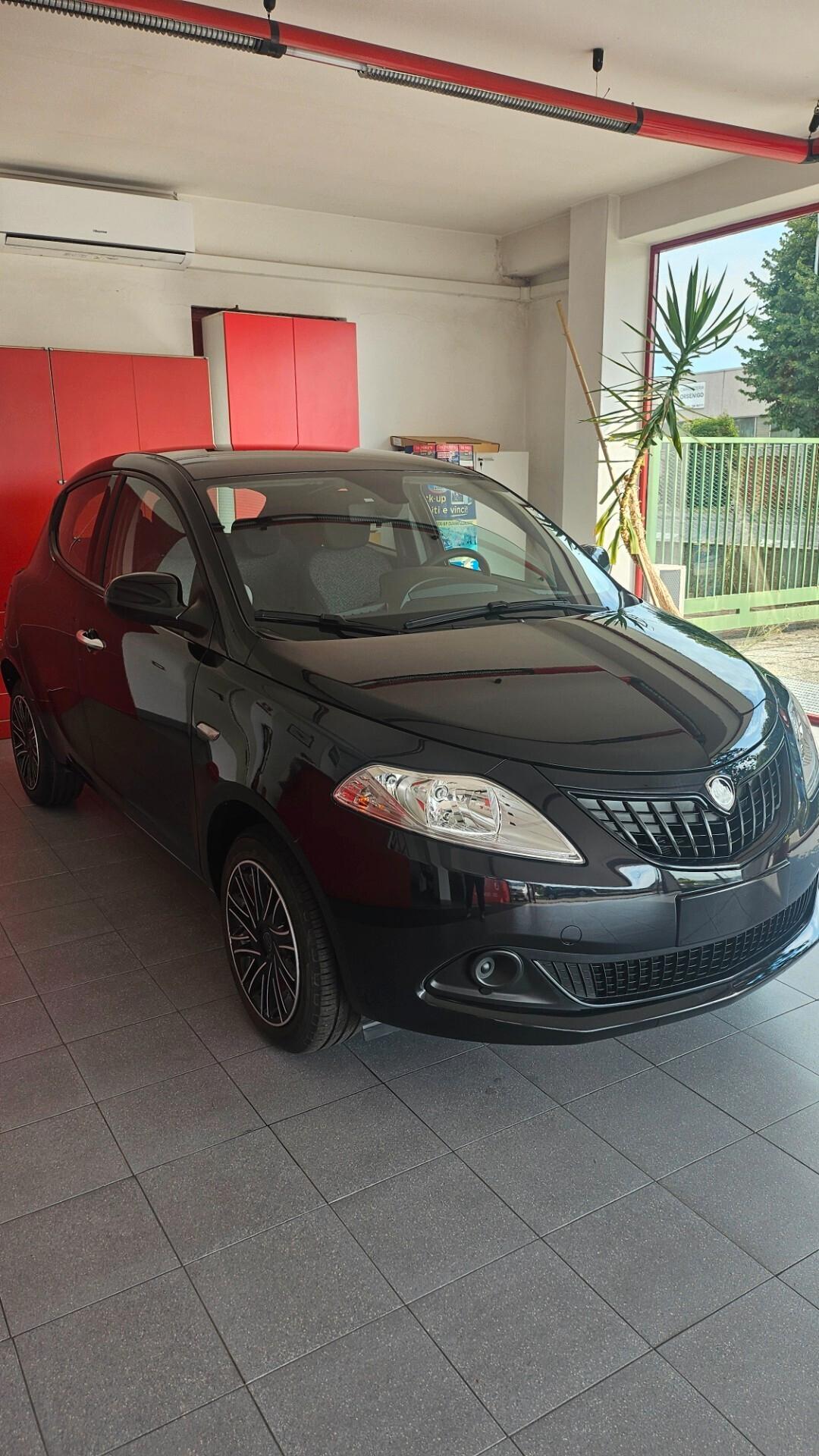Lancia Ypsilon 1.0 FireFly 5 porte S&S Hybrid Gold