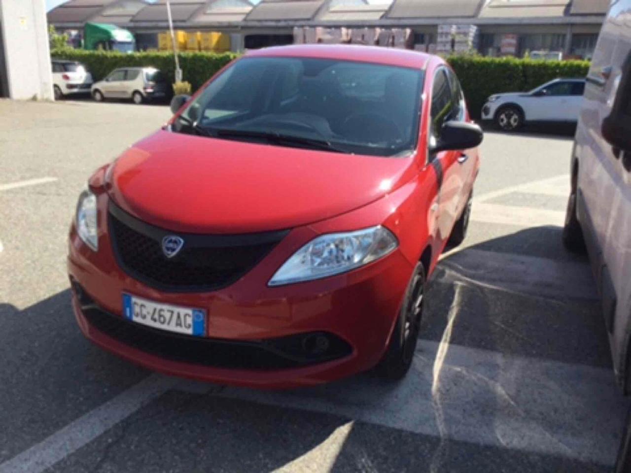 Lancia Ypsilon 1.0 70CV FIREFLY HYBRID ECOCHIC SILVER