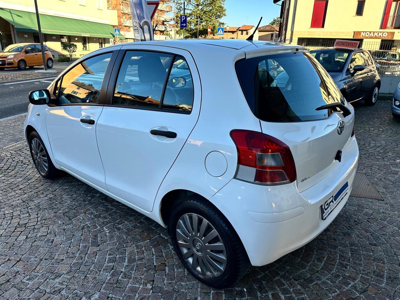 Toyota Yaris 1.0Bz 69Cv 5P - Neopatentati