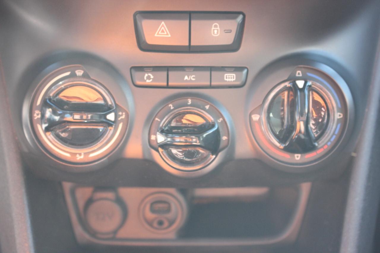 Peugeot 208 1.4 vti 95cv DISTRIBUZIONE APPENA FATTA GPL CASA OK 2034 5 PORTE GARANZIA 12 MESI