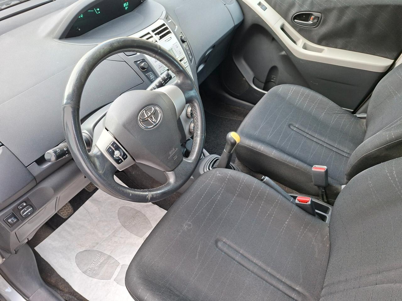 Toyota Yaris 1.3 5p. Luna *NEOPATENTATI*