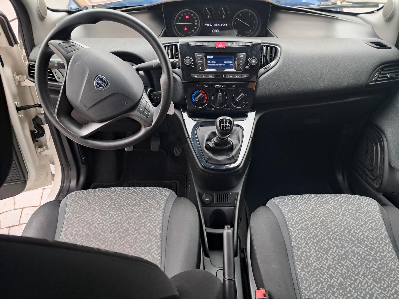 Lancia Ypsilon 1.0 FireFly 5 porte S&S Hybrid Silver