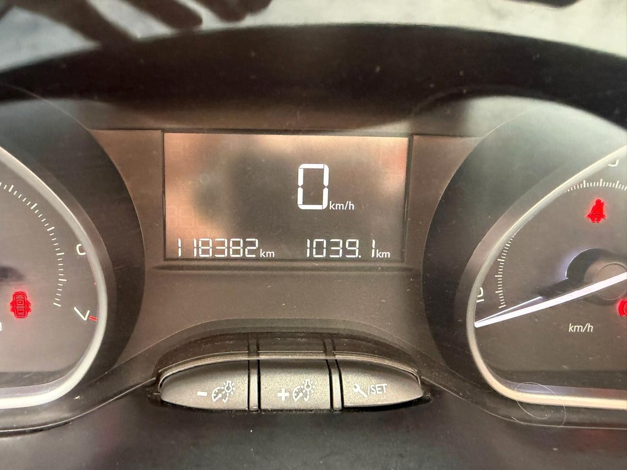 Peugeot 2008 PURETECH 82 ALLURE